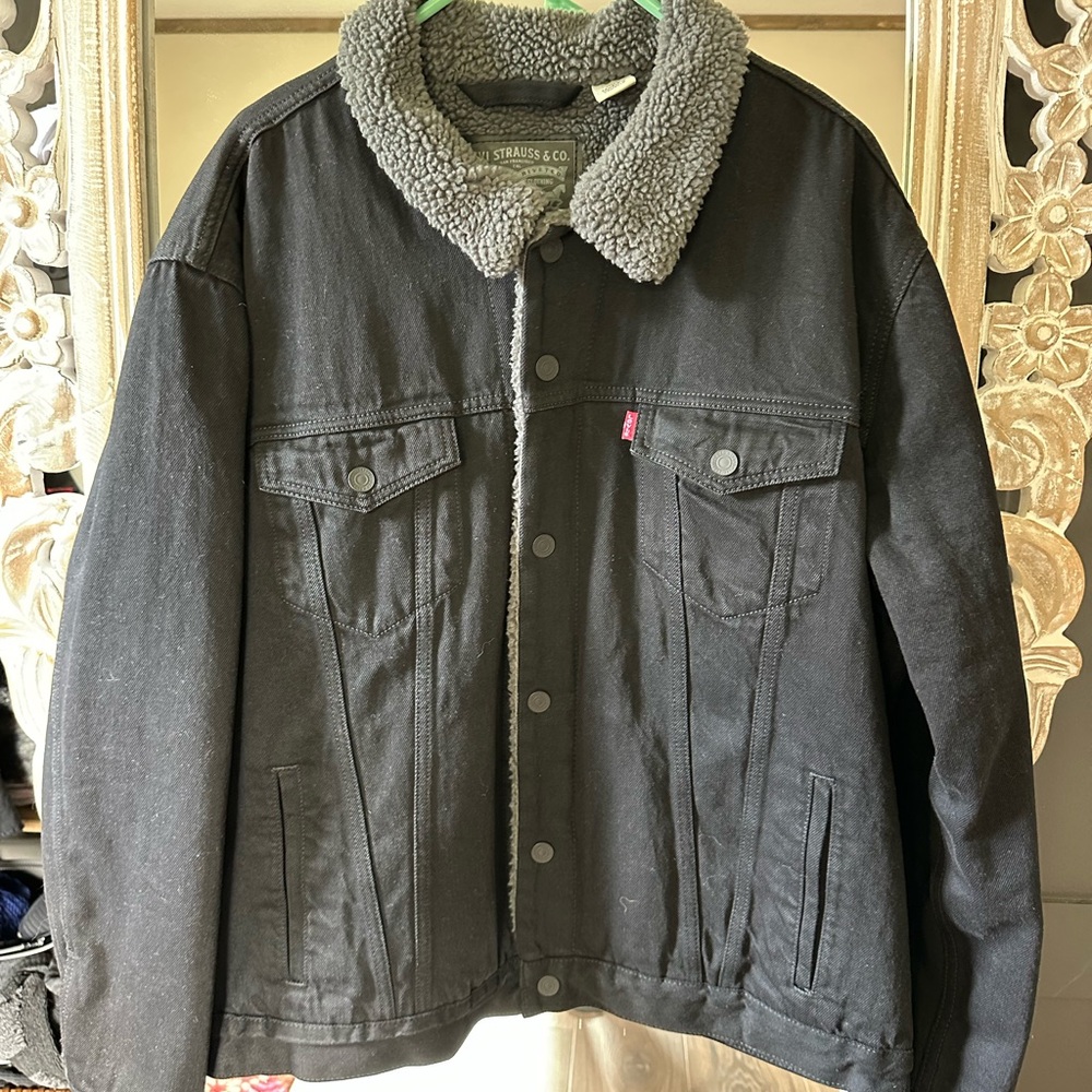 Levi's Men's Black Denim Jacket with Sherpa Collar